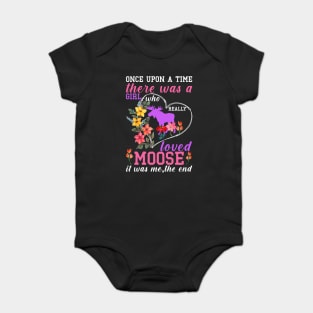 just a girl who loves moose Baby Bodysuit